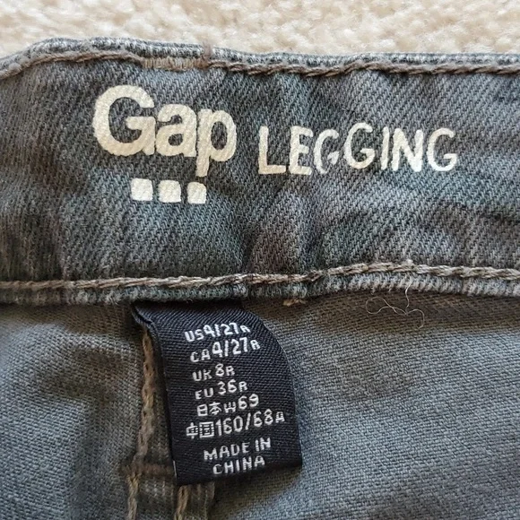 Gap * Flower patterned denim legging NWOT - Picture 2 of 4